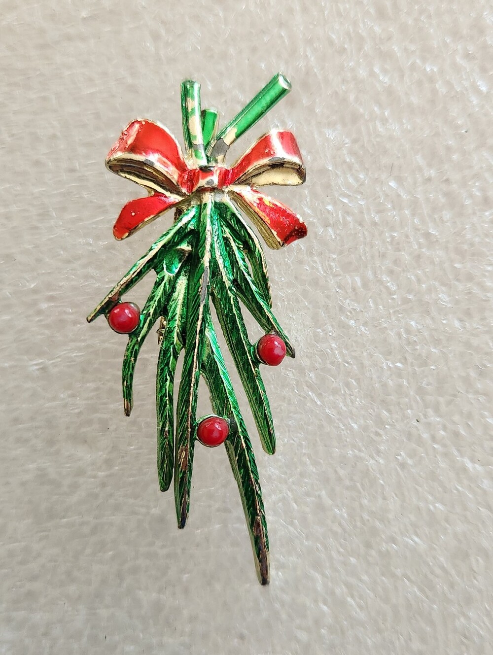 BEATRIX VINTAGE MISTLETOE ENAMEL BROOCH PIN CHRISTMAS